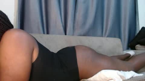 Snapshot of queen_789 chatting on June 2026 02:05:01 AM emmie online show from June 2026 02:05:01 AM
