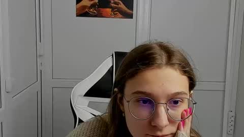 Amelie online show from April 2026 07:17:02 AM