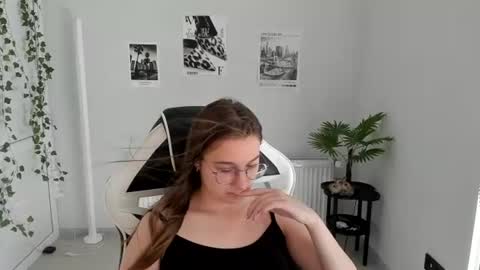 Amelie online show from July 2026 07:04:01 AM