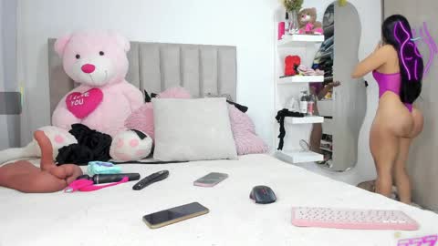 Snapshot of queen_antonella_oficial chatting on June 2026 09:12:01 AM QUEEN ANTONELLA online show from June 2026 09:12:01 AM