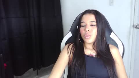 Snapshot of queen_findom chatting on January 2025 03:15:01 AM GIVE ME YOUR MONEY online show from January 2025 03:15:01 AM