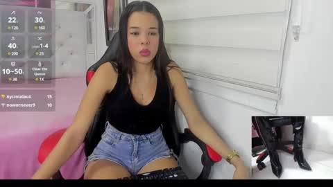 Snapshot of queen_findom chatting on March 2025 03:13:01 AM GIVE ME YOUR MONEY online show from March 2025 03:13:01 AM