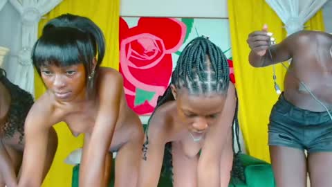 queen online show from April 2026 09:05:01 PM