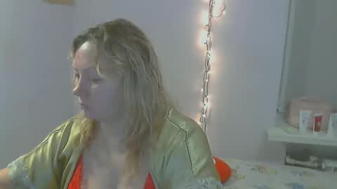 Snapshot of queen_jane8 chatting on December 2024 06:17:02 PM queen_jane8 online show from December 2024 06:17:02 PM