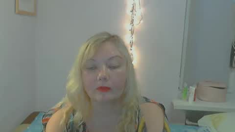 Snapshot of queen_jane8 chatting on March 2025 04:00:02 PM queen_jane8 online show from March 2025 04:00:02 PM