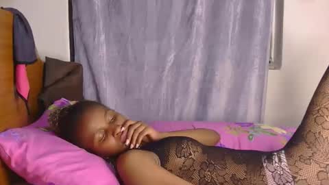 Snapshot of queen_leilani chatting on September 2025 10:55:01 PM queen_leilani online show from September 2025 10:55:01 PM