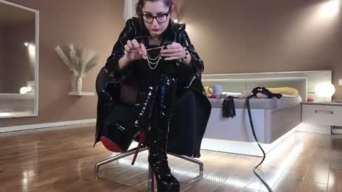 Snapshot of queen_manifest chatting on December 2024 08:51:02 AM Mistresss Manifest online show from December 2024 08:51:02 AM