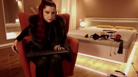 Snapshot of queen_manifest chatting on February 2025 07:48:01 AM Mistresss Manifest online show from February 2025 07:48:01 AM