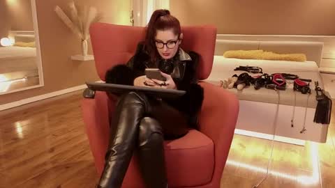 Snapshot of queen_manifest chatting on February 2025 10:49:02 AM Mistresss Manifest online show from February 2025 10:49:02 AM
