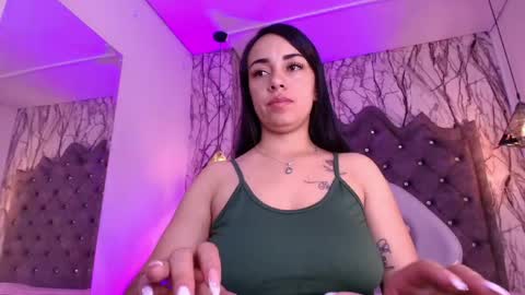 Snapshot of queen_nyxx chatting on May 2026 06:39:01 PM QueenNyx online show from May 2026 06:39:01 PM