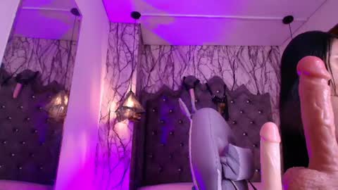 Snapshot of queen_nyxx chatting on June 2026 02:42:01 AM QueenNyx online show from June 2026 02:42:01 AM