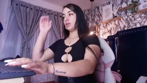 Snapshot of queen_nyxx chatting on June 2026 02:16:01 AM QueenNyx online show from June 2026 02:16:01 AM
