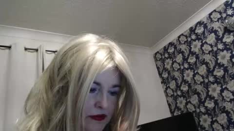 Snapshot of queen_of_the_deck chatting on June 2026 02:46:01 AM Topaz blue dreamo989n999 online show from June 2026 02:46:01 AM