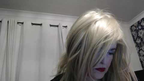 Snapshot of queen_of_the_deck chatting on June 2026 02:25:02 AM Topaz blue dreamo989n999 online show from June 2026 02:25:02 AM