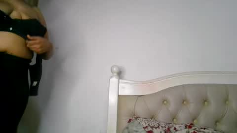 Snapshot of queenbeiby05 chatting on June 2026 08:33:02 PM queen online show from June 2026 08:33:02 PM