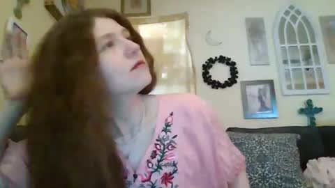 queencrimsonlvx online show from April 2026 07:58:01 PM