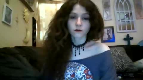Snapshot of queencrimsonlvx chatting on June 2026 10:17:01 AM queencrimsonlvx online show from June 2026 10:17:01 AM