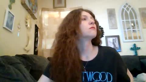 Snapshot of queencrimsonlvx chatting on June 2026 01:27:01 AM queencrimsonlvx online show from June 2026 01:27:01 AM