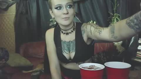 Queen Frostbitten online show from September 2025 11:48:01 PM