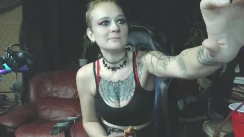 Queen Frostbitten online show from September 2025 11:05:01 PM