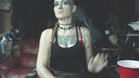 Queen Frostbitten online show from September 2025 11:12:02 AM
