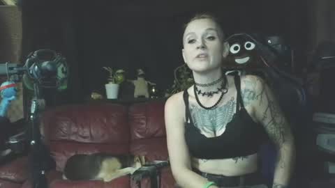 Queen Frostbitten online show from September 2025 03:32:02 AM