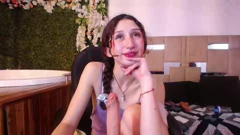 Snapshot of queenjenn__ chatting on December 2024 08:53:02 PM QUEENJEENN online show from December 2024 08:53:02 PM