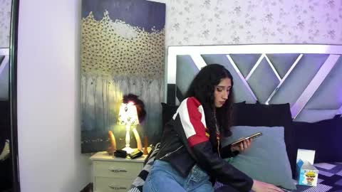Snapshot of queenjenn__ chatting on May 2026 03:45:02 AM QUEENJEENN online show from May 2026 03:45:02 AM