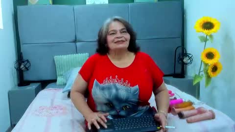 Snapshot of queenmature chatting on September 2025 07:57:01 PM VickyBoobss online show from September 2025 07:57:01 PM