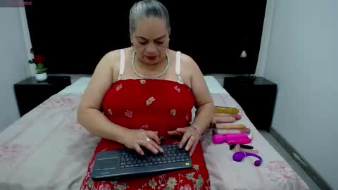 Snapshot of queenmature chatting on September 2025 08:46:01 PM VickyBoobss online show from September 2025 08:46:01 PM