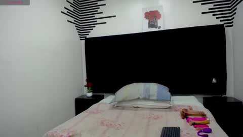 Snapshot of queenmature chatting on September 2025 12:21:02 PM VickyBoobss online show from September 2025 12:21:02 PM