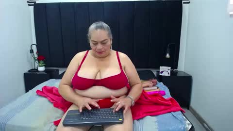 Snapshot of queenmature chatting on October 2025 01:31:01 PM VickyBoobss online show from October 2025 01:31:01 PM