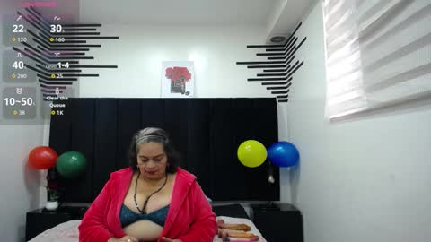 Snapshot of queenmature chatting on October 2025 12:59:01 PM VickyBoobss online show from October 2025 12:59:01 PM