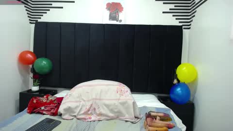 Snapshot of queenmature chatting on October 2025 02:39:02 PM VickyBoobss online show from October 2025 02:39:02 PM