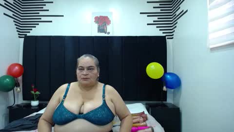 Snapshot of queenmature chatting on October 2025 08:35:01 PM VickyBoobss online show from October 2025 08:35:01 PM