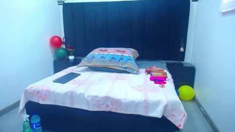 Snapshot of queenmature chatting on November 2025 12:28:02 PM VickyBoobss online show from November 2025 12:28:02 PM