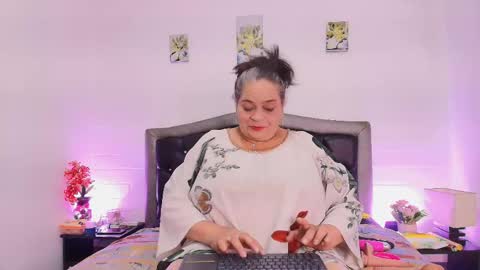 Snapshot of queenmature chatting on April 2026 08:00:02 PM VickyBoobss online show from April 2026 08:00:02 PM