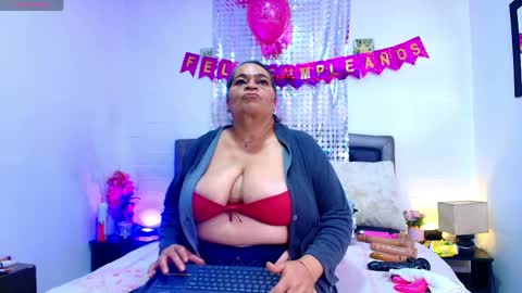 Snapshot of queenmature chatting on May 2026 12:59:01 PM VickyBoobss online show from May 2026 12:59:01 PM