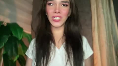 QUEEN online show from October 2025 09:38:02 AM