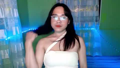 Snapshot of queenoflove_adriana chatting on May 2026 03:33:02 PM adrianna online show from May 2026 03:33:02 PM