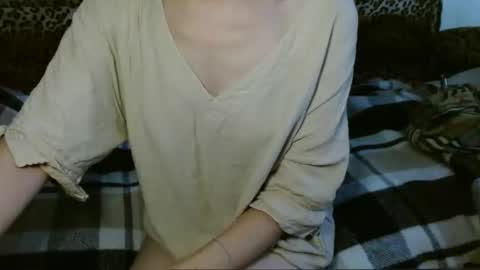 Snapshot of queenoftenderness chatting on December 2024 07:47:01 AM queenoftenderness online show from December 2024 07:47:01 AM
