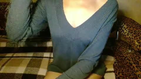 Snapshot of queenoftenderness chatting on December 2024 04:05:01 PM queenoftenderness online show from December 2024 04:05:01 PM