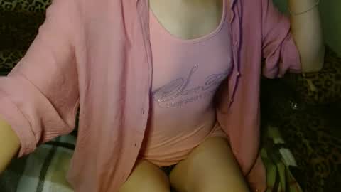 Snapshot of queenoftenderness chatting on December 2024 09:39:01 PM queenoftenderness online show from December 2024 09:39:01 PM