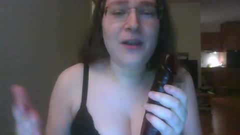 Snapshot of queenofthenights chatting on June 2026 10:14:02 PM queenofthenights online show from June 2026 10:14:02 PM