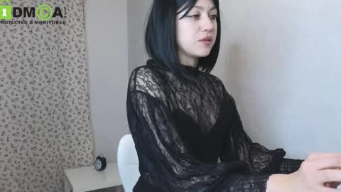 Snapshot of queenofwandss chatting on September 2025 10:11:01 PM follow my new insta online show from September 2025 10:11:01 PM