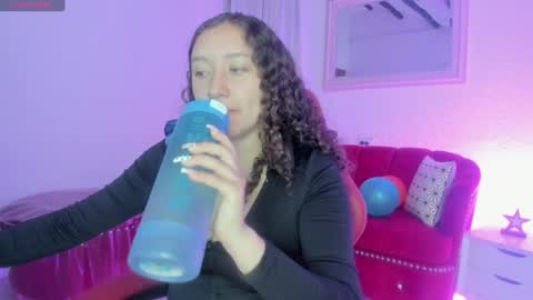 Snapshot of queenrosse_m chatting on January 2025 12:20:02 PM Queen Rose online show from January 2025 12:20:02 PM