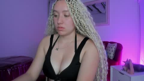 Snapshot of queenrosse_m chatting on January 2025 07:17:02 PM Queen Rose online show from January 2025 07:17:02 PM