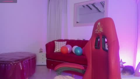 Snapshot of queenrosse_m chatting on January 2025 07:26:02 PM Queen Rose online show from January 2025 07:26:02 PM