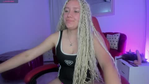 Snapshot of queenrosse_m chatting on January 2025 07:18:02 PM Queen Rose online show from January 2025 07:18:02 PM