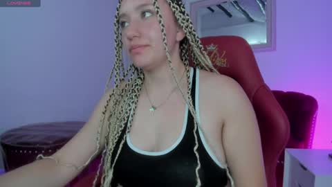 Snapshot of queenrosse_m chatting on February 2025 04:36:01 PM Queen Rose online show from February 2025 04:36:01 PM